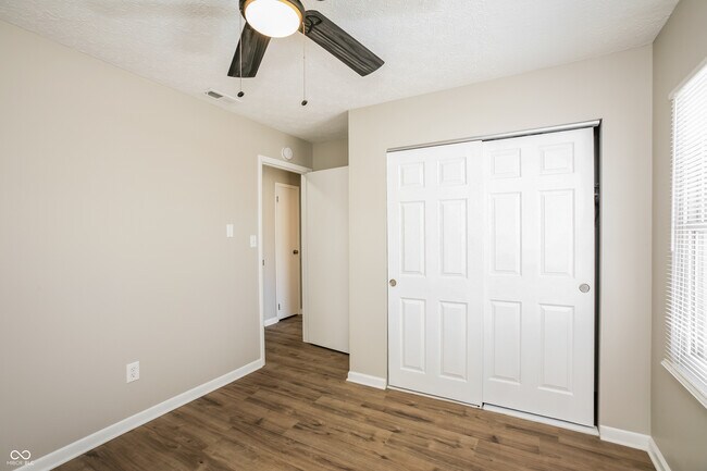 Building Photo - 728 Holiday Dr