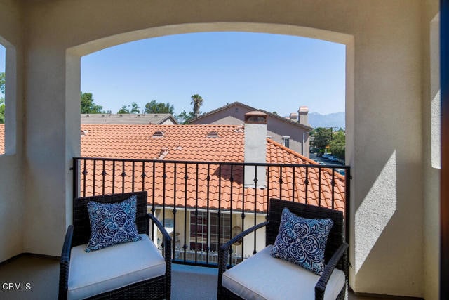 Building Photo - 305 S Arroyo Dr