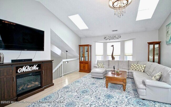 Building Photo - 148 Tulip Ln