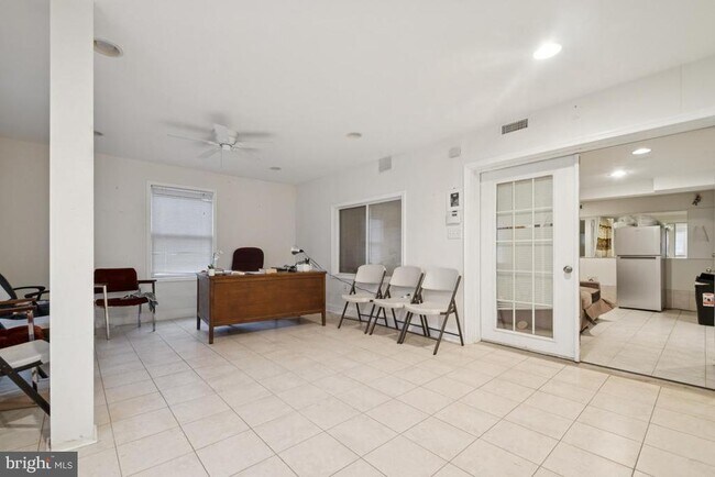 Building Photo - 2025 Fairland Rd