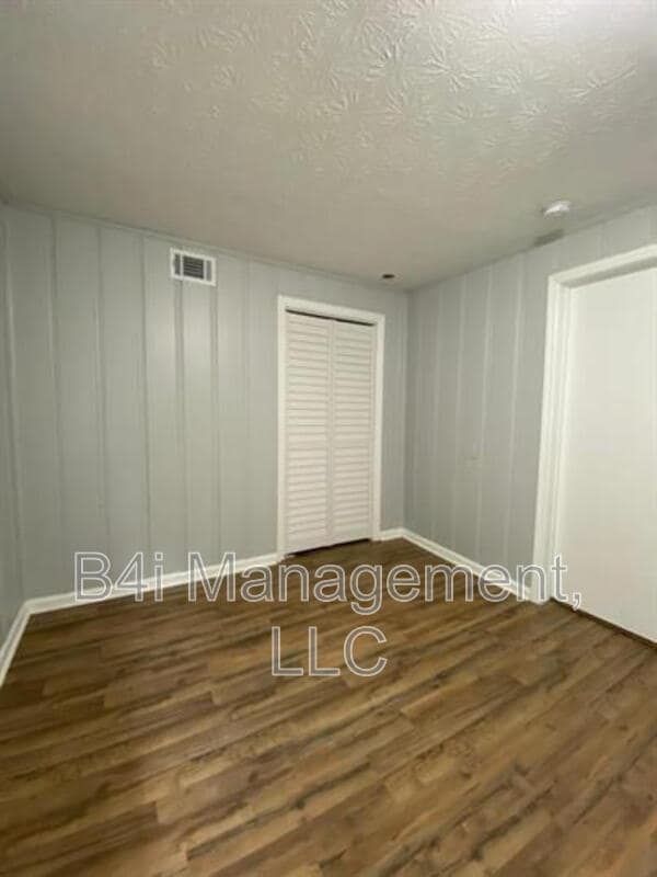 Building Photo - 905 Murphy Ave