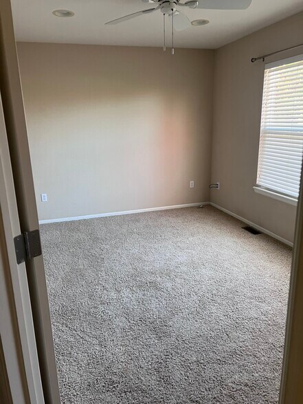 Master bedroom - 4443 S Independence St