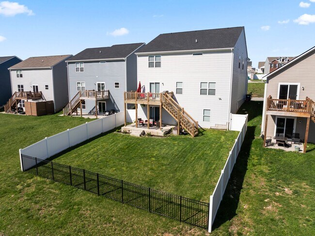 Building Photo - 8609 Warbler Br Wy