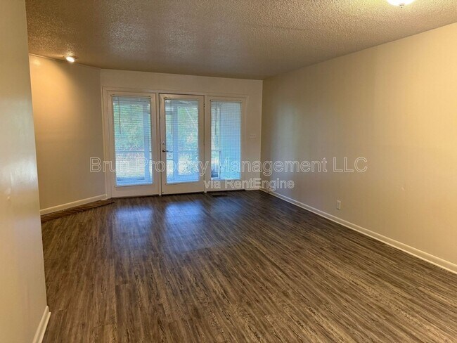 Building Photo - 10417 Victoria Dr