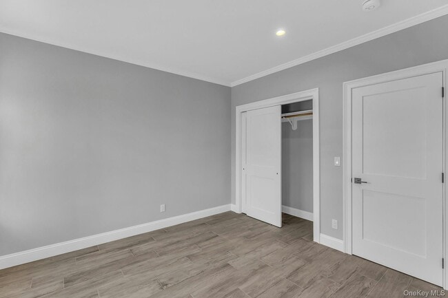 Building Photo - 156 W Broadway