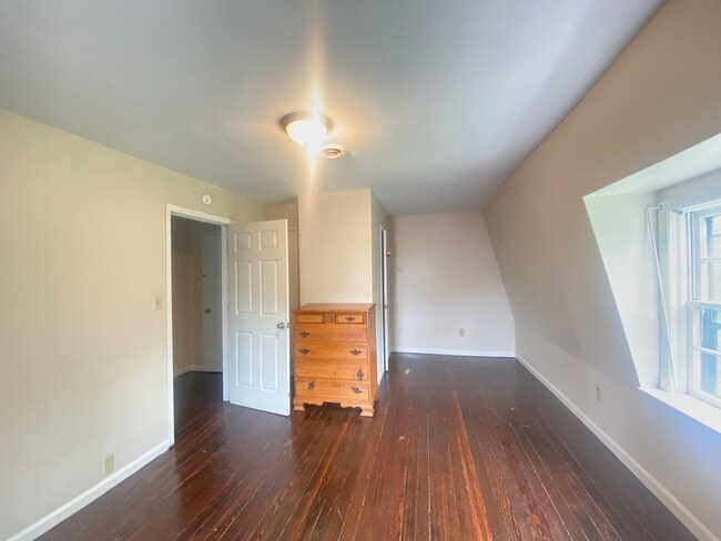 Building Photo - 9 Bed 5 Bath Historic Home - Commercial Use