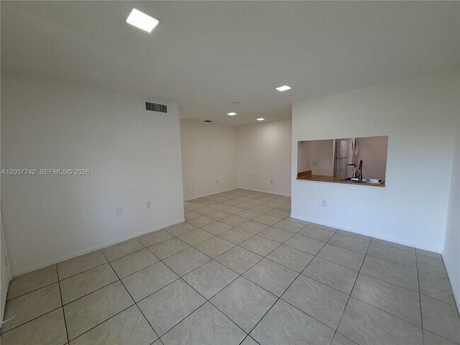 Building Photo - 411 NW 100th Pl
