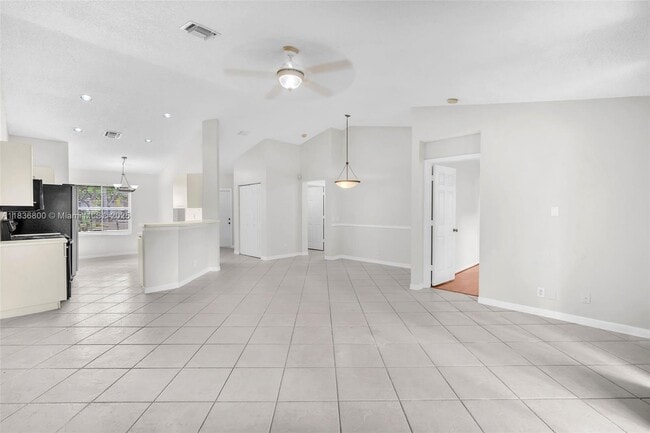 Building Photo - 1617 Zenith Way