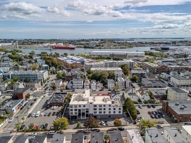 Building Photo - 932 Broadway