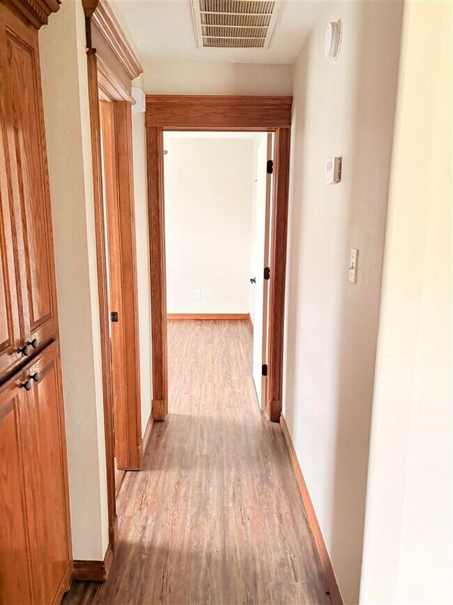 Building Photo - 1209 Alma Dr