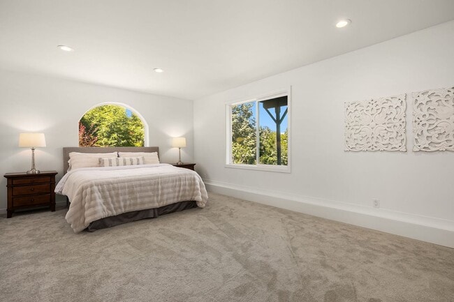 Building Photo - Beautiful Home in Mukilteo with Panoramic ...