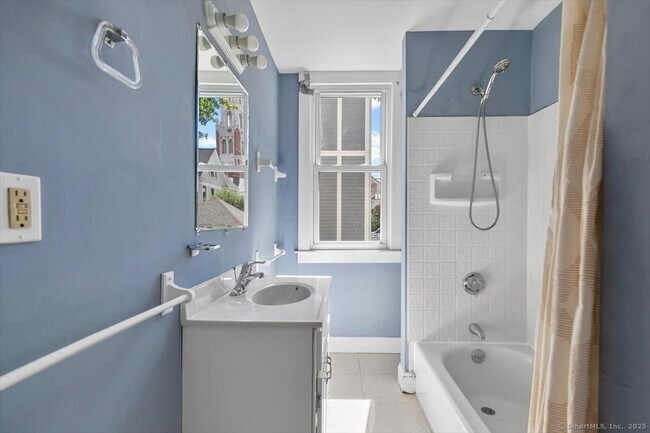 Building Photo - 56 Mansfield St