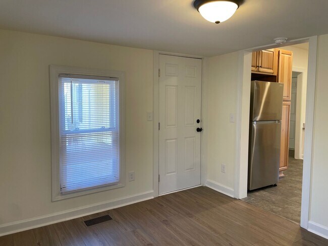 Building Photo - Newly Renovated 2-3 Bed, 1 bath home located in Randleman!!