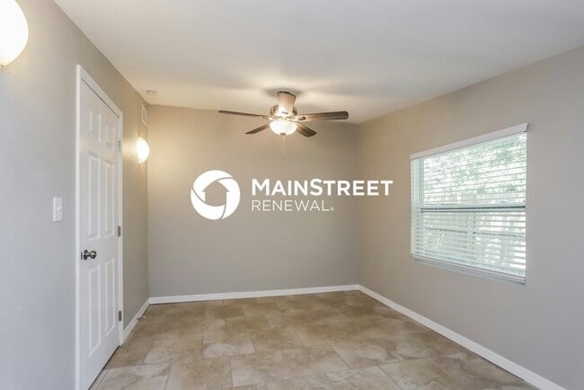 Building Photo - 3 Bedroom Pet-Friendly Home in ST PETERSBU...
