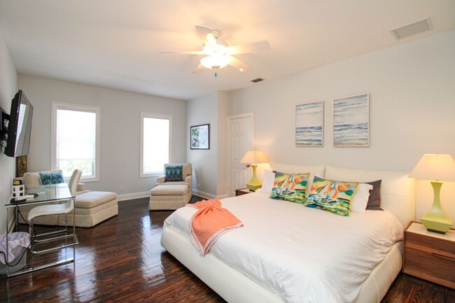 Building Photo - **STUNNING POOL HOME**4BEDS / 4.5BATHS**AQ...