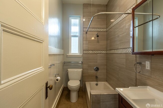 Building Photo - 553 Green St