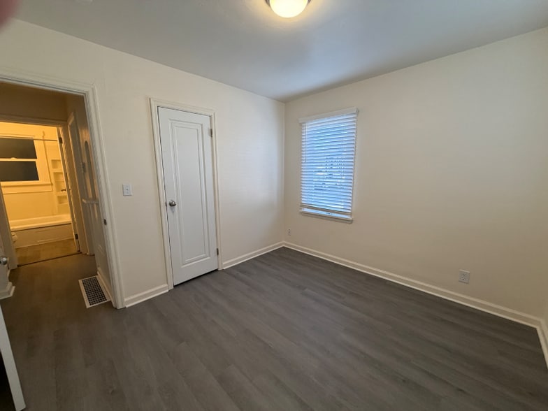 Building Photo - 820 Central Ave