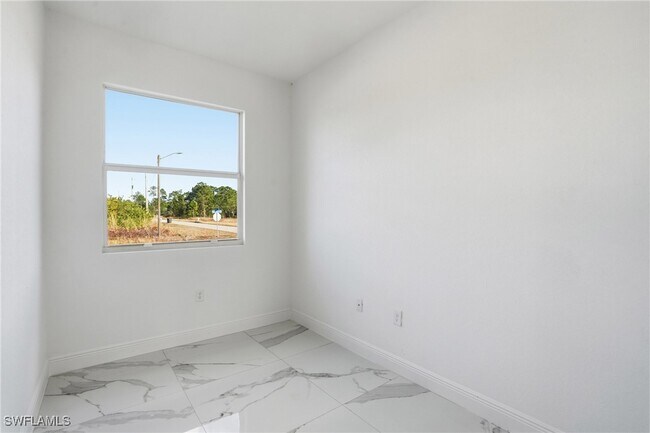 Building Photo - 406 Genoa Ave S