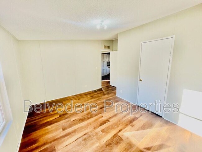Building Photo - 237 Red Oak Dr
