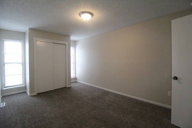 Building Photo - April FREE On This Fully Remodeled 2 Bedroom 1.5 Bath Duplex In Olathe