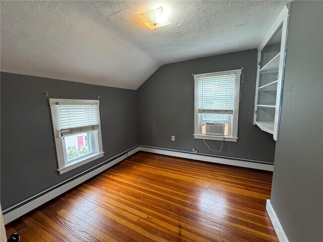 Building Photo - 67 Hall Ave