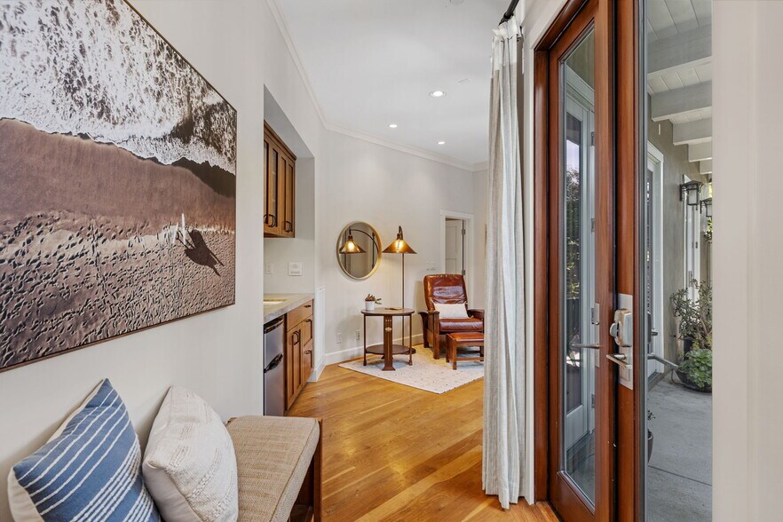 Building Photo - 521 24th Pl