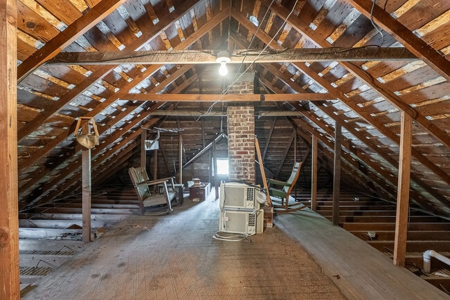 Building Photo - 614 NE Emmett St