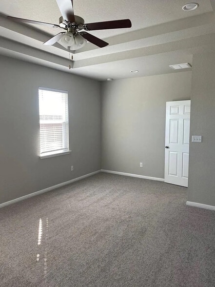 Building Photo - Room in Condo on College Park Dr