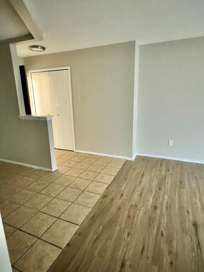 Building Photo - Salem Apartments