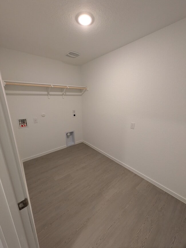 Building Photo - 19008 Encanto Aly