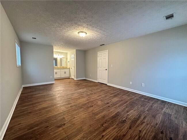 Building Photo - 3243 River Oak Pl