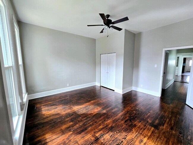 Building Photo - 118 E Maryland St