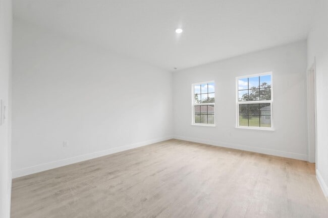 Building Photo - 14152 SW 44th Ave