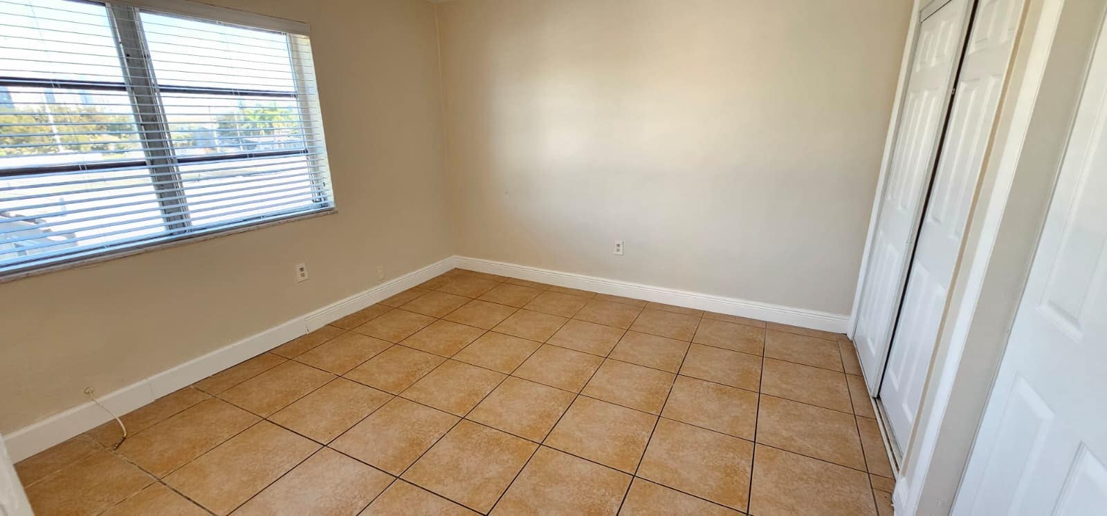 Building Photo - 1851 NE 168th St