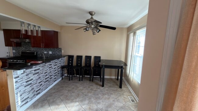 Building Photo - 8114 160th St