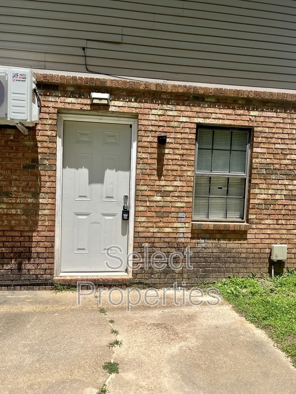 Building Photo - 2011 Stonemill Dr