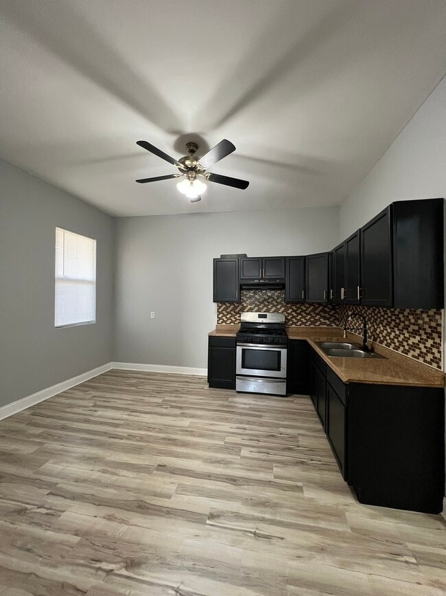 Building Photo - 7349 S Evans Ave