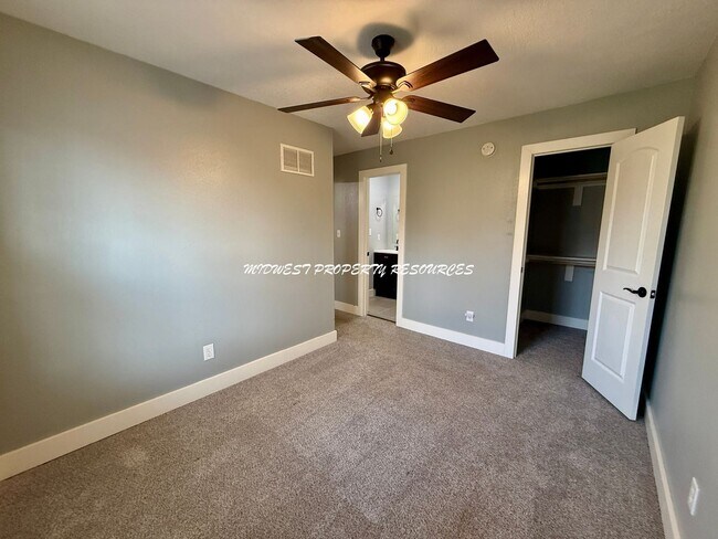 Building Photo - Spacious 4 Bedroom, 2 Bath Home for Lease in Lee's Summit, MO