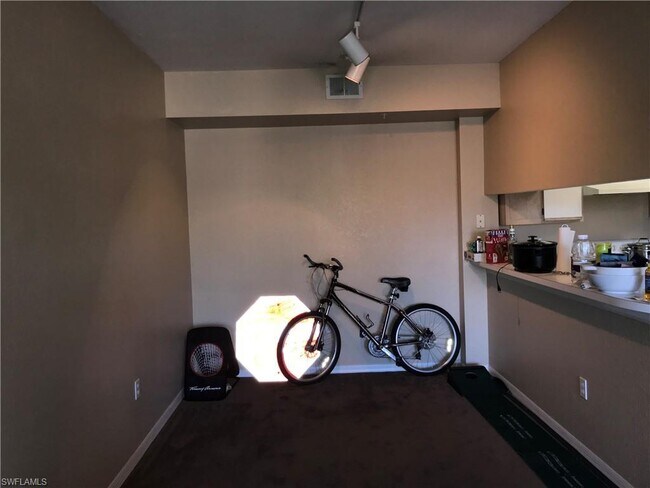 Building Photo - 6400 Aragon Way