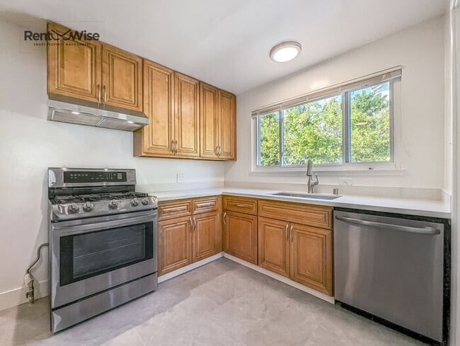 Building Photo - 3016 Del Ray St