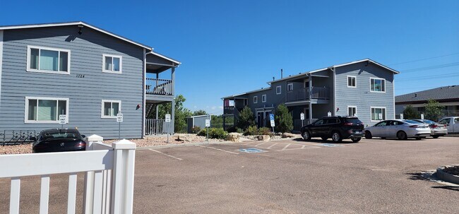 Building Photo - 1728 Hampton S