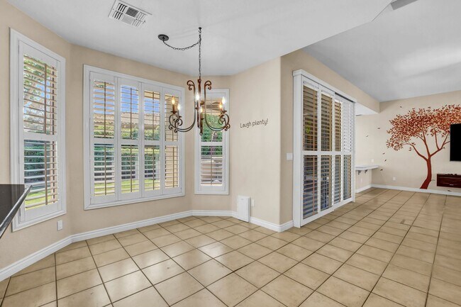 Building Photo - Single Story in Country Club Hills!
