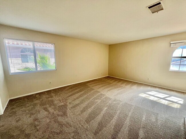 Building Photo - Gorgeous 4 Bedroom Home with Pool & Spa Located in The Lakes