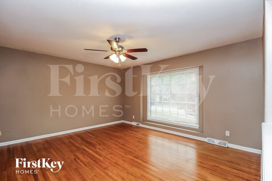 Building Photo - 704 Melrose St