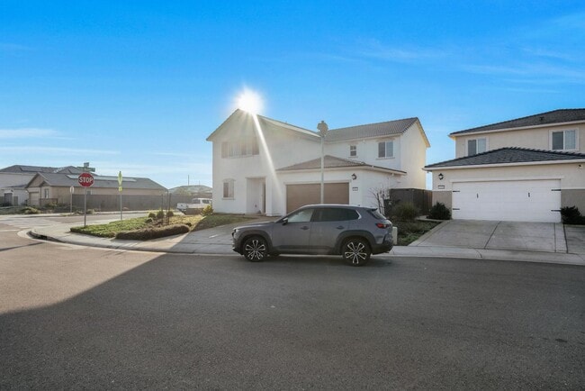 Building Photo - 2032 Gatlin Ct