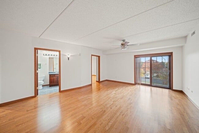 Building Photo - 601 W Rand Rd