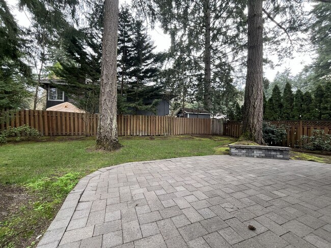 Building Photo - Stunning 4BR Home with Formal Living & Dining, Office & Gourmet Kitchen