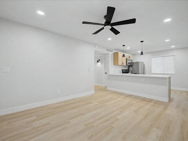 Building Photo - Beautiful & Spacious Home with Modern Upgrades & Community Amenities