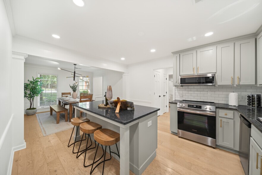 Building Photo - 4506 Reva Way NE