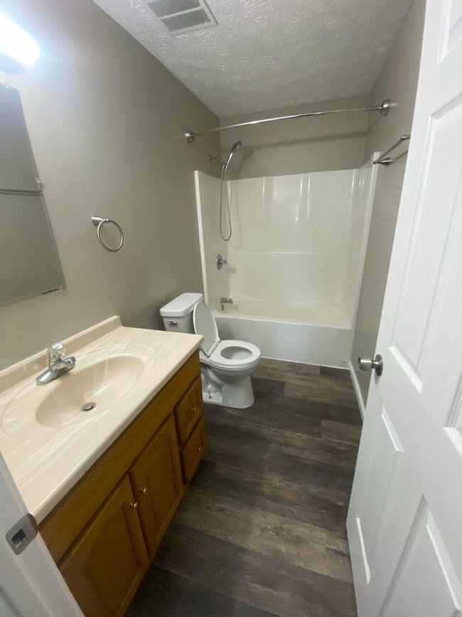 Building Photo - 3 bedroom 2 bath home